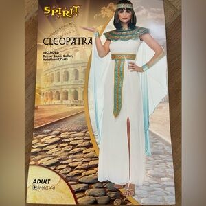 Cleopatra Halloween Costume. Adult small, fits sizes 4-6. Worn 1x last Halloween